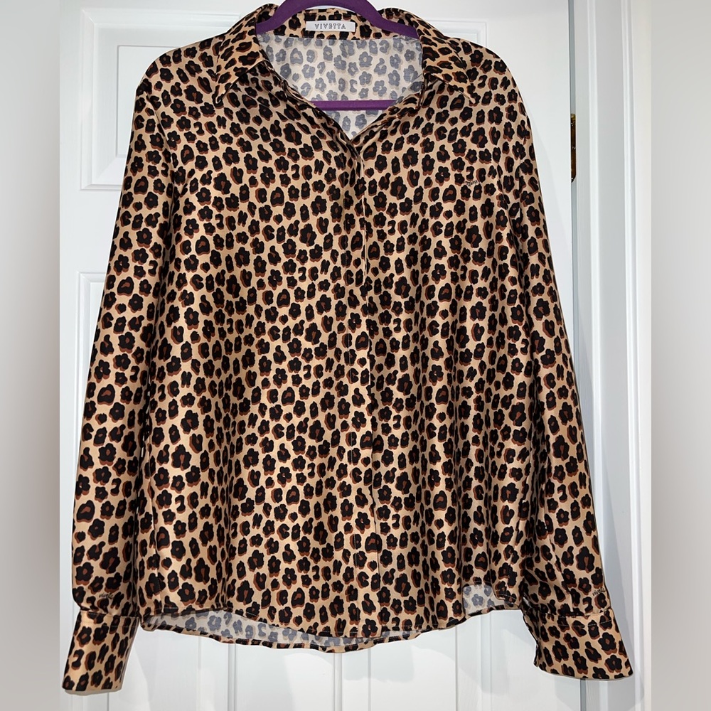 NWOT VIVETTA cheetah polyester blouse